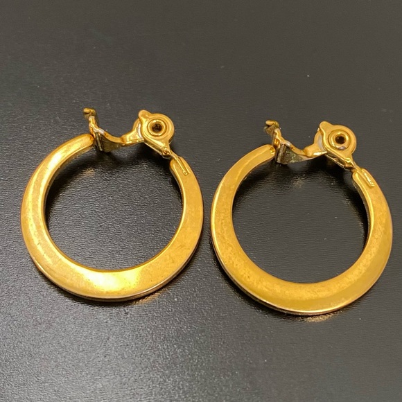 Vintage MONET Gold-tone Clip On Hoop Earrings 8g - Picture 4 of 12